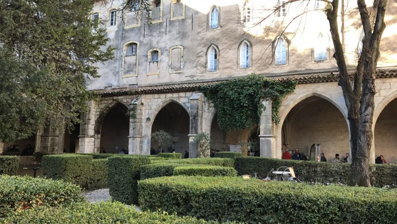 Truc&Co et ses herbes de Provence bio dans le cloître du Couvent Royal